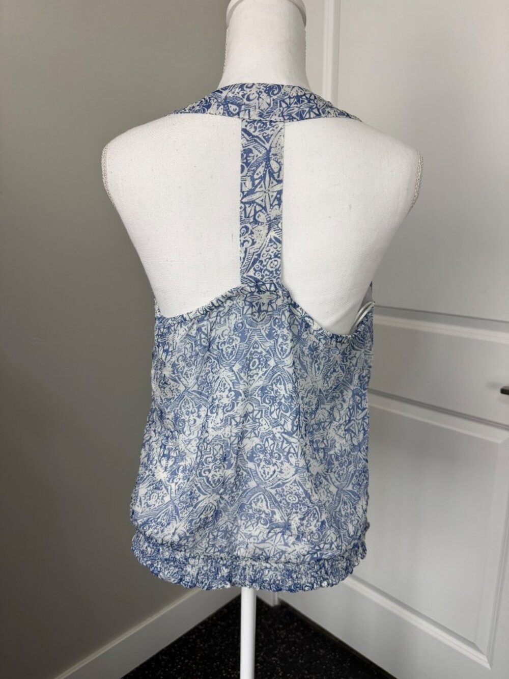 Lucky Brand Blue White Womens Sleeveless Printed Top M Halter Travel Casual - Picture 6 of 15